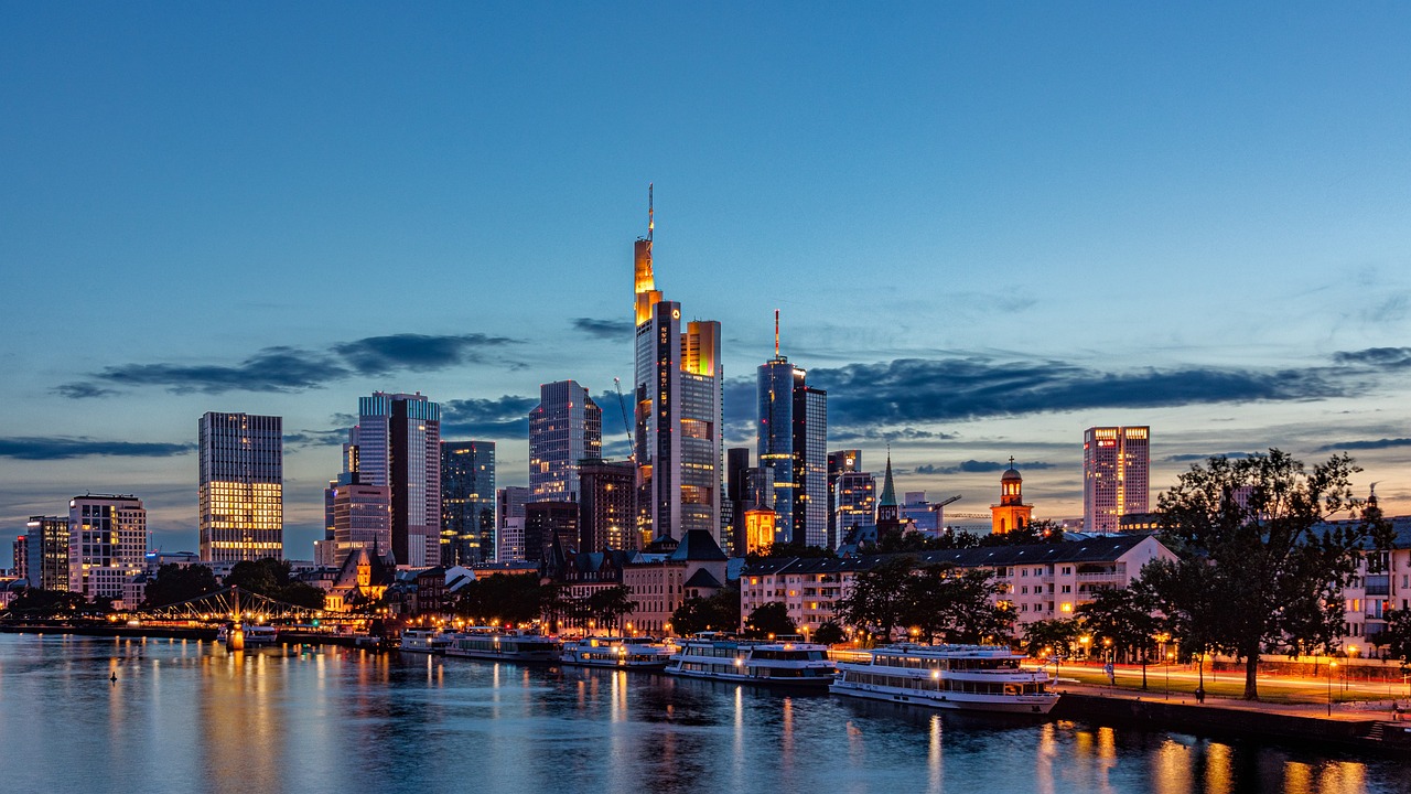 Skyline von Frankfurt am Main. Symbol der Region unseres Medizinproduktevertriebs